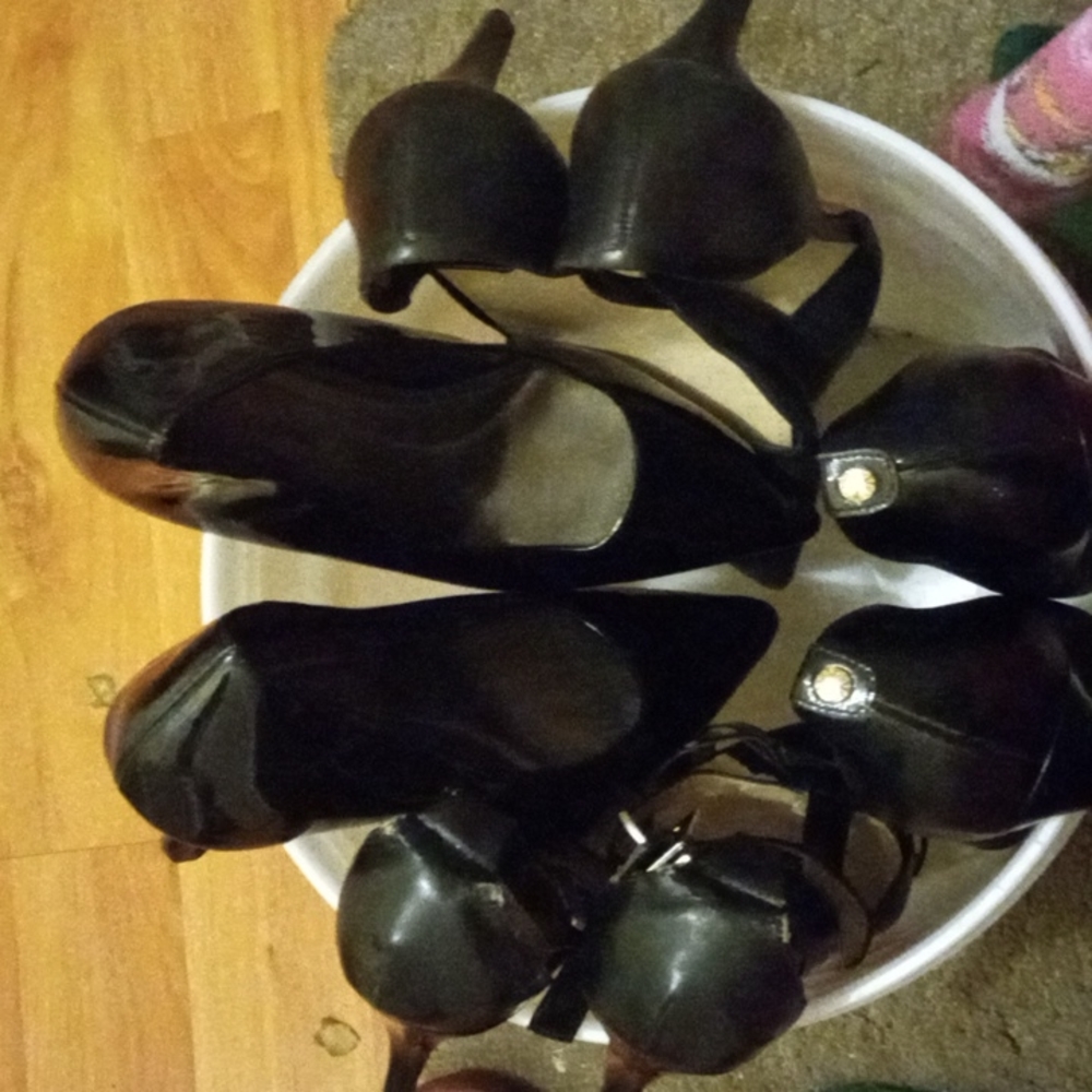 4 pairs of black high heel which r different brands